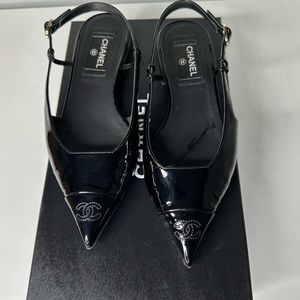 CHANEL black patent leather flat slingback sandal size 37.5